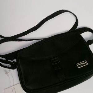 Tommy Hilfiger Crossbody Purse in Black